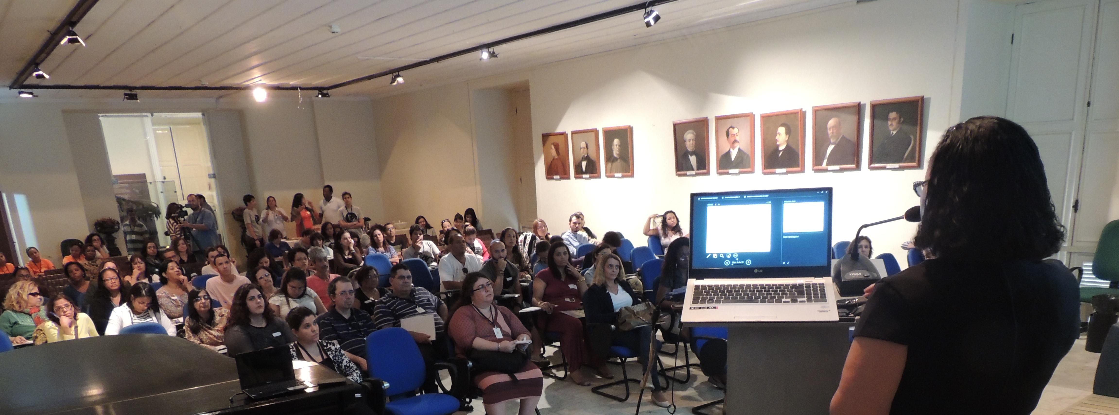 I ENCONTRO DE EDUCADORES DE ESCOLAS INCLUSIVAS CONSTRÓI PONTE PARA A ACESSIBILIDADE EM MUSEUS